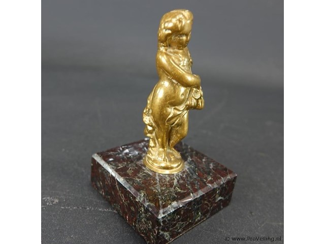 Koperen figuur op stenen basement - afbeelding 2 van  5