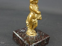 Koperen figuur op stenen basement - afbeelding 2 van  5