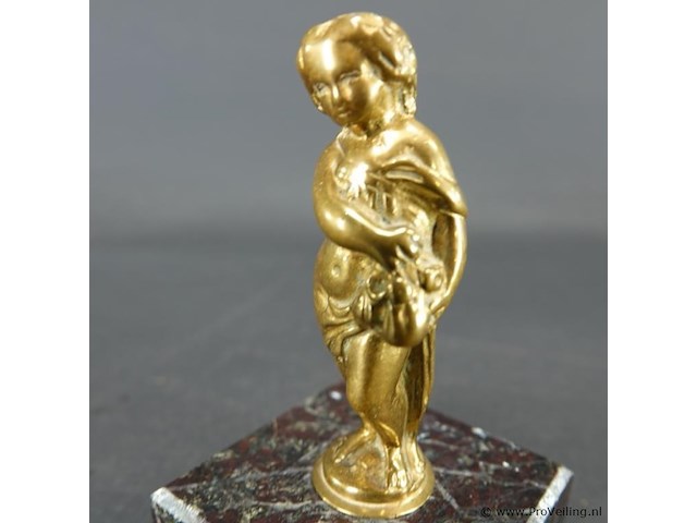 Koperen figuur op stenen basement - afbeelding 4 van  5