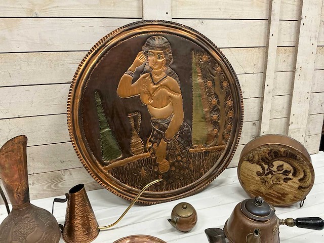 Koperen kruik, theepot, schaal, beeldjes - afbeelding 2 van  8