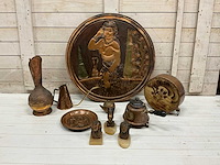 Koperen kruik, theepot, schaal, beeldjes - afbeelding 1 van  8