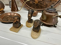 Koperen kruik, theepot, schaal, beeldjes - afbeelding 4 van  8