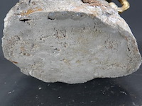 Koperen paard op stenen basement - afbeelding 5 van  5