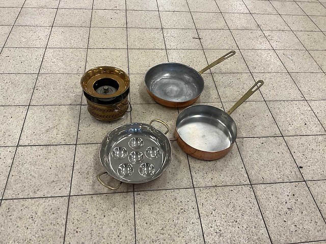 Koperen pannen en brander (4x) - afbeelding 2 van  6