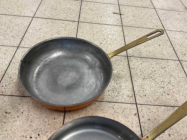 Koperen pannen en brander (4x) - afbeelding 5 van  6