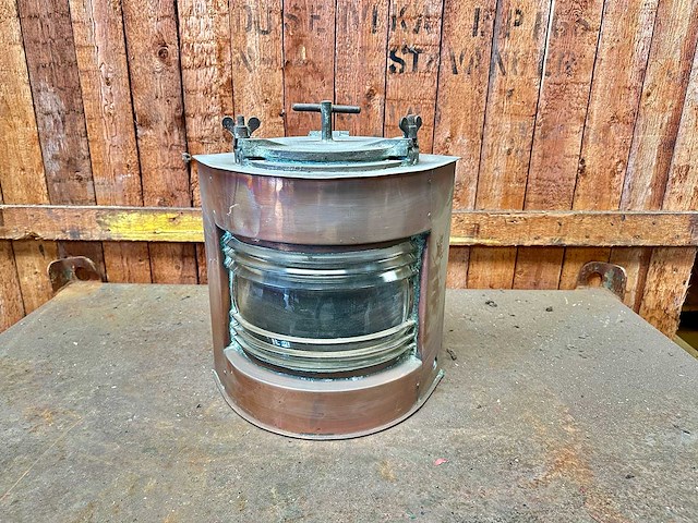 Koperen scheepslamp met fresnel lens - afbeelding 1 van  3