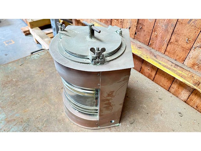 Koperen scheepslamp met fresnel lens - afbeelding 2 van  3