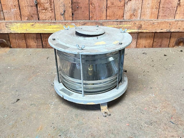 Koperen scheepslamp met fresnel lens - afbeelding 1 van  2