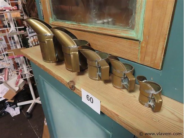 Koperen schenkkannen 5 stuks - afbeelding 2 van  3