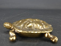 Koperen schildpad als scharnierende dekseldoos - afbeelding 2 van  5