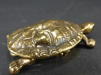 Koperen schildpad als scharnierende dekseldoos - afbeelding 4 van  5