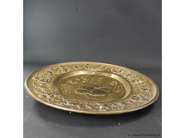 Koperen sierbord met gedreven decor - afbeelding 4 van  5