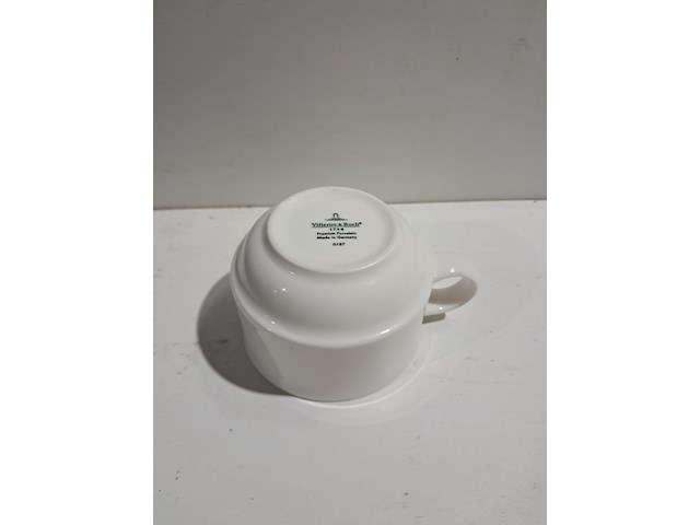 Kopjes en schotels, o.a villeroy&boch , maastricht porselein en grocier - afbeelding 11 van  16