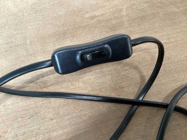 Kopp aansluitsnoer met schakelaar, 2 meter, zwart (50x) - afbeelding 3 van  4