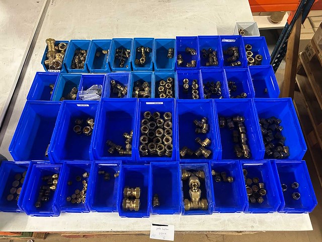 Koppelingen en fittingen messing (230x) - afbeelding 1 van  9