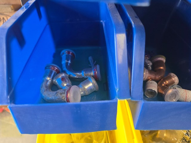 Koppelingen loodgieter, partij gas en water - afbeelding 26 van  56