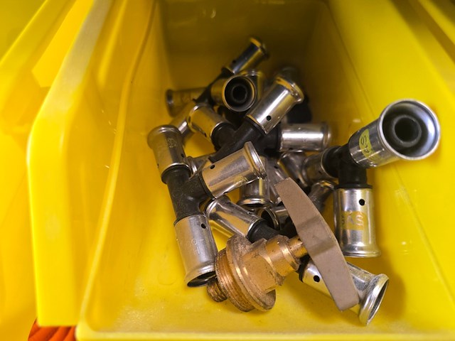 Koppelingen loodgieter, partij gas en water - afbeelding 23 van  56