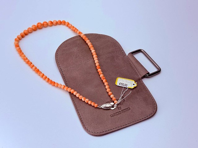 Koraal collier pink salmon met zilveren sluiting - afbeelding 2 van  5