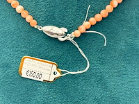 Koraal collier pink salmon met zilveren sluiting - afbeelding 3 van  5