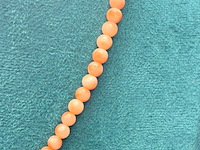 Koraal collier pink salmon met zilveren sluiting - afbeelding 4 van  5