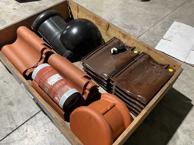 Koramic - ubbink - diverse hulpstukken - dakpannen - afbeelding 1 van  2