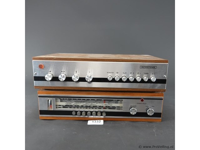 Körting stereoversterker en een bijpassende tuner met een aluminium front en houten ombouw - afbeelding 2 van  8