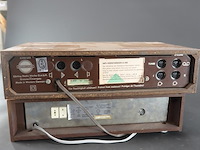 Körting stereoversterker en een bijpassende tuner met een aluminium front en houten ombouw - afbeelding 5 van  8