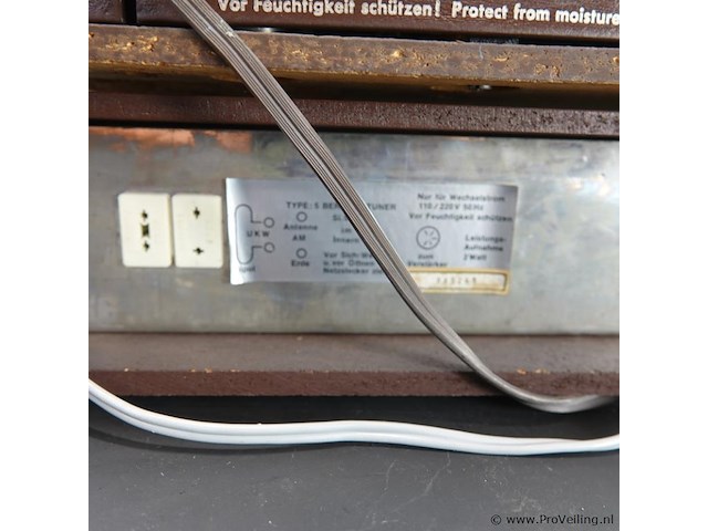 Körting stereoversterker en een bijpassende tuner met een aluminium front en houten ombouw - afbeelding 7 van  8