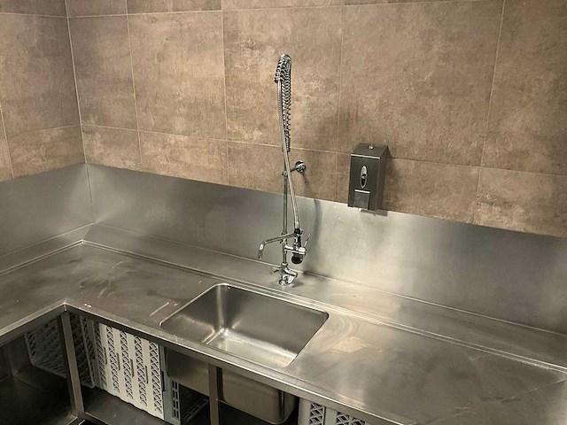 Korvenaanvoertafel met voorspoeldouche (c) - afbeelding 3 van  7