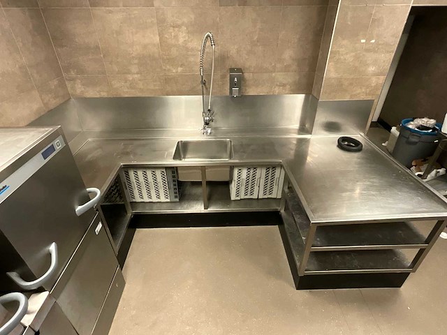 Korvenaanvoertafel met voorspoeldouche (c) - afbeelding 1 van  2