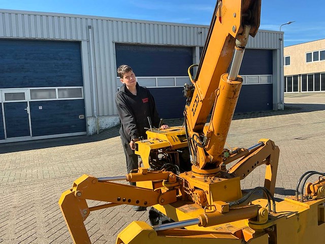 Koushin spider sku-70l-23 telescoopkraan - afbeelding 3 van  11