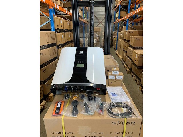 Koyoe ky-est10kh hybride omvormer, 10 kw, driefase, hoogvoltbatterij, met noodstroom - afbeelding 1 van  4