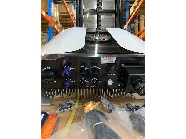 Koyoe ky-est10kh hybride omvormer, 10 kw, driefase, hoogvoltbatterij, met noodstroom - afbeelding 3 van  4