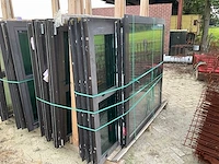 Kozijn aluminium met glas - afbeelding 1 van  3