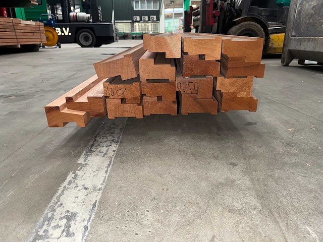 Kozijn hout sapelie mahonie 6000mm (15x) - afbeelding 3 van  4