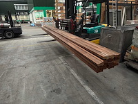 Kozijn hout sapelie mahonie 6000mm (15x) - afbeelding 1 van  3