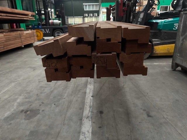 Kozijn hout sapelie mahonie 6000mm (15x) - afbeelding 2 van  3