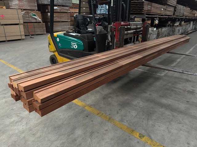 Kozijn hout sapelie mahonie 6000mm (15x) - afbeelding 1 van  1