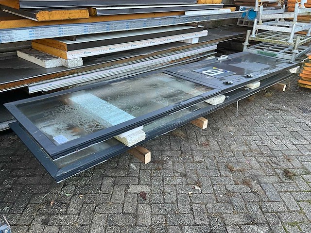 Kozijn met toegangsdeur (2x) - afbeelding 1 van  6