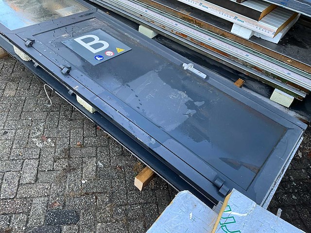 Kozijn met toegangsdeur (2x) - afbeelding 2 van  6