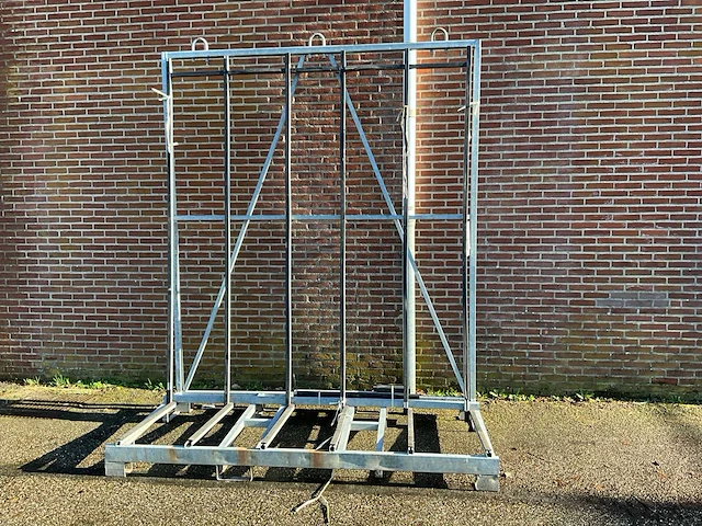 Kozijnenbok 240x120x295cm v.v. hijsogen en heftrucksledes - afbeelding 1 van  4