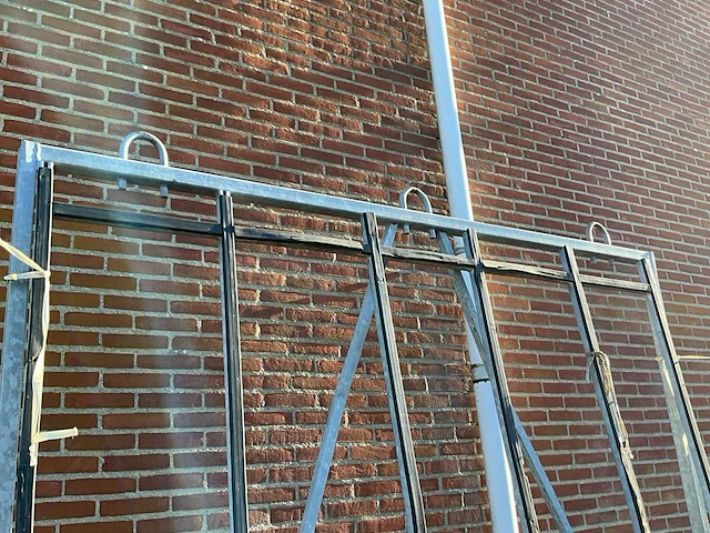 Kozijnenbok 240x120x295cm v.v. hijsogen en heftrucksledes - afbeelding 3 van  4