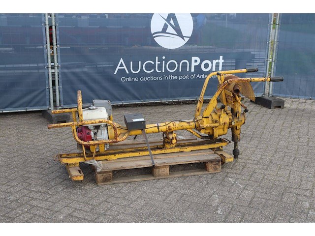 Kraagschroefmachine stumec tb.2 benzine 9pk 2007 - afbeelding 1 van  1