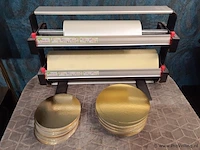 Krabbendam papierrolhouder met inpakpapier, incl. partij goudkleurig taartkartons