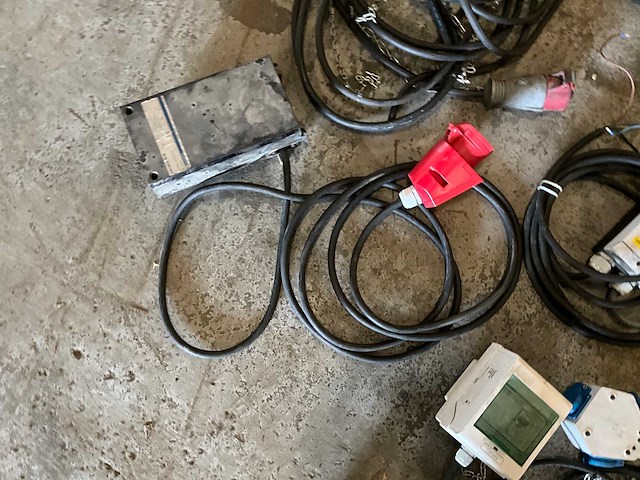 Krachtkabels en schakelkasten o.a. canalis - afbeelding 6 van  7