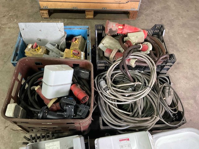 Krachtstroom kabels en schakelaars - afbeelding 2 van  2