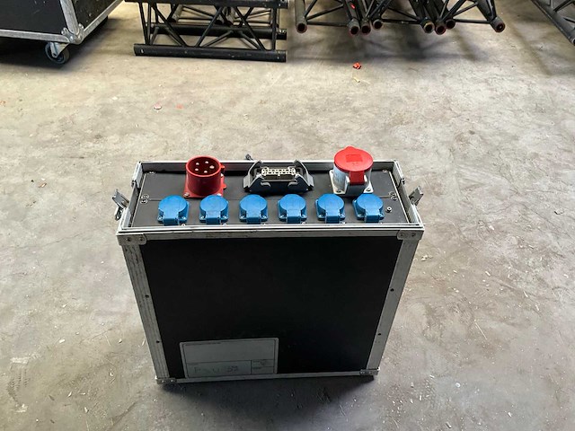 Krachtstroom verdeler in flightcase - afbeelding 1 van  8