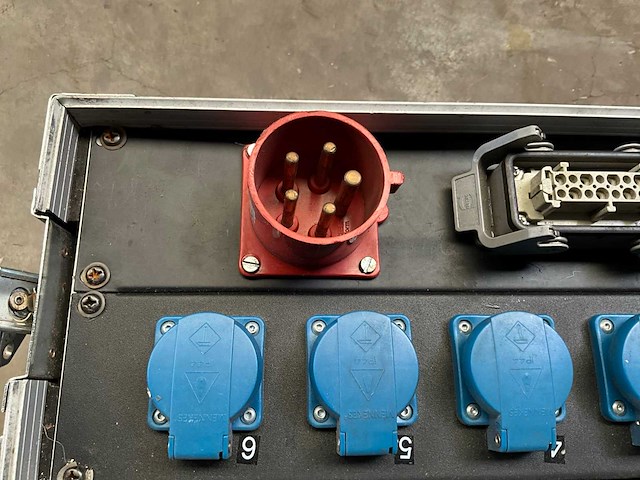 Krachtstroom verdeler in flightcase - afbeelding 3 van  8