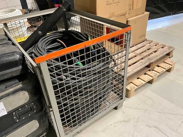 Krachtstroomkabel in gitterbox - afbeelding 2 van  4