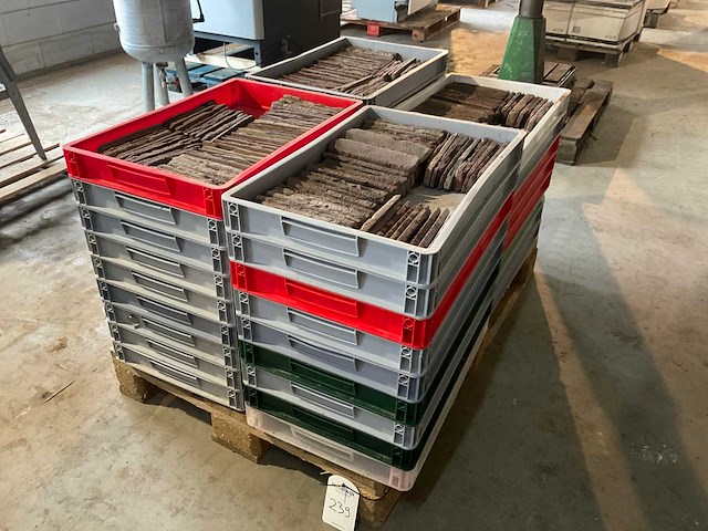 Krat à circa 60 steenstrips (44x) - afbeelding 1 van  3